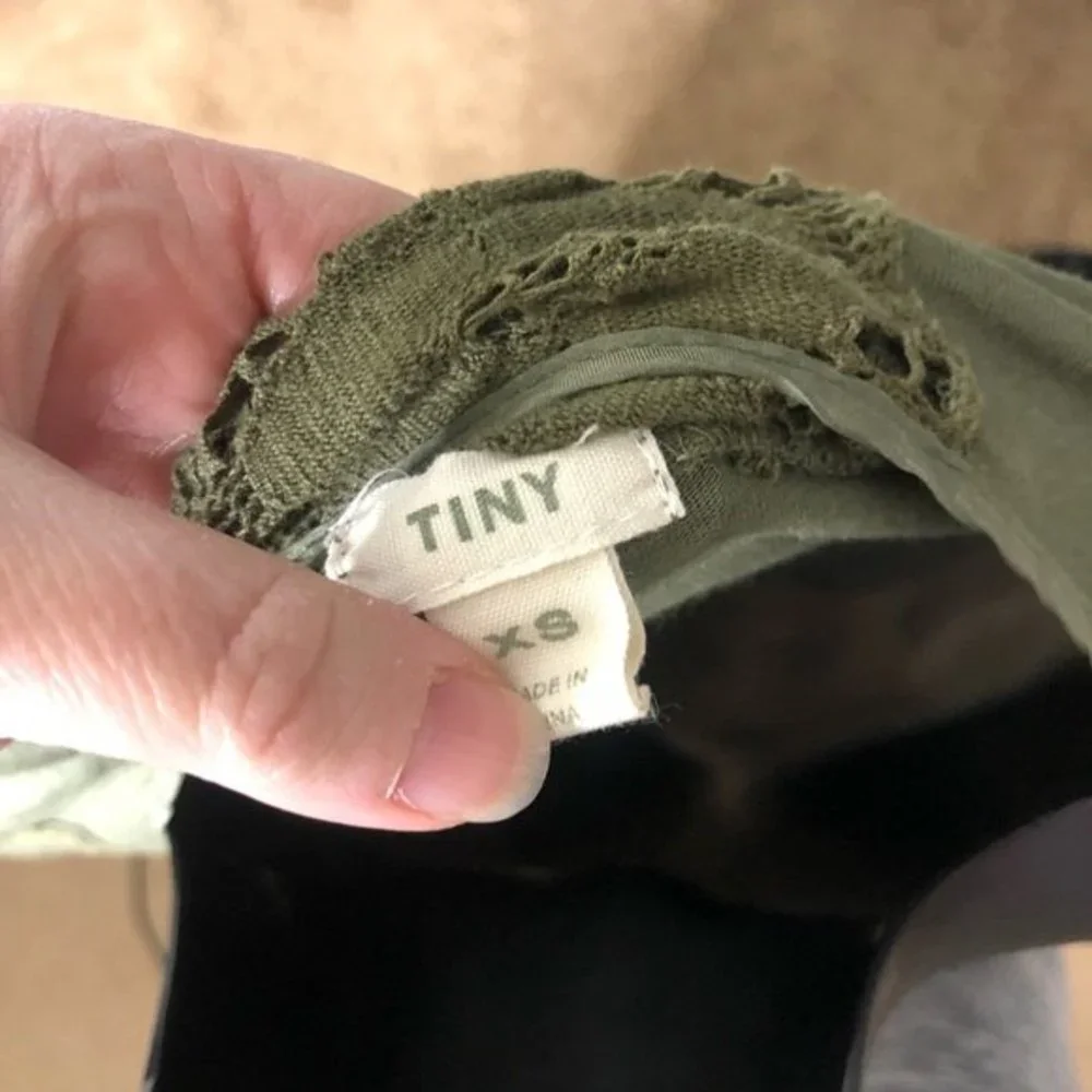 Tiny Anthropologie XS moss green lace trim crossover wrap shirt shawl